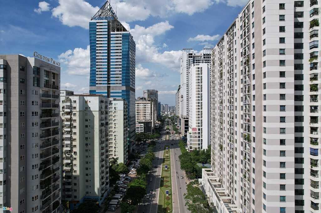 Chung cư Handico Complex nằm trên tuyến đường Lê Văn Lương nhộn nhịp